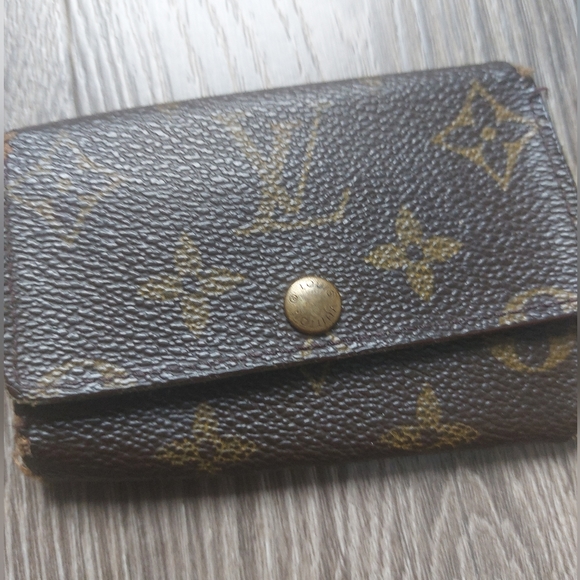 Designer 3 key holders bundle LV Burberry Fendi. Well loved. Authentic - Picture 7 of 12